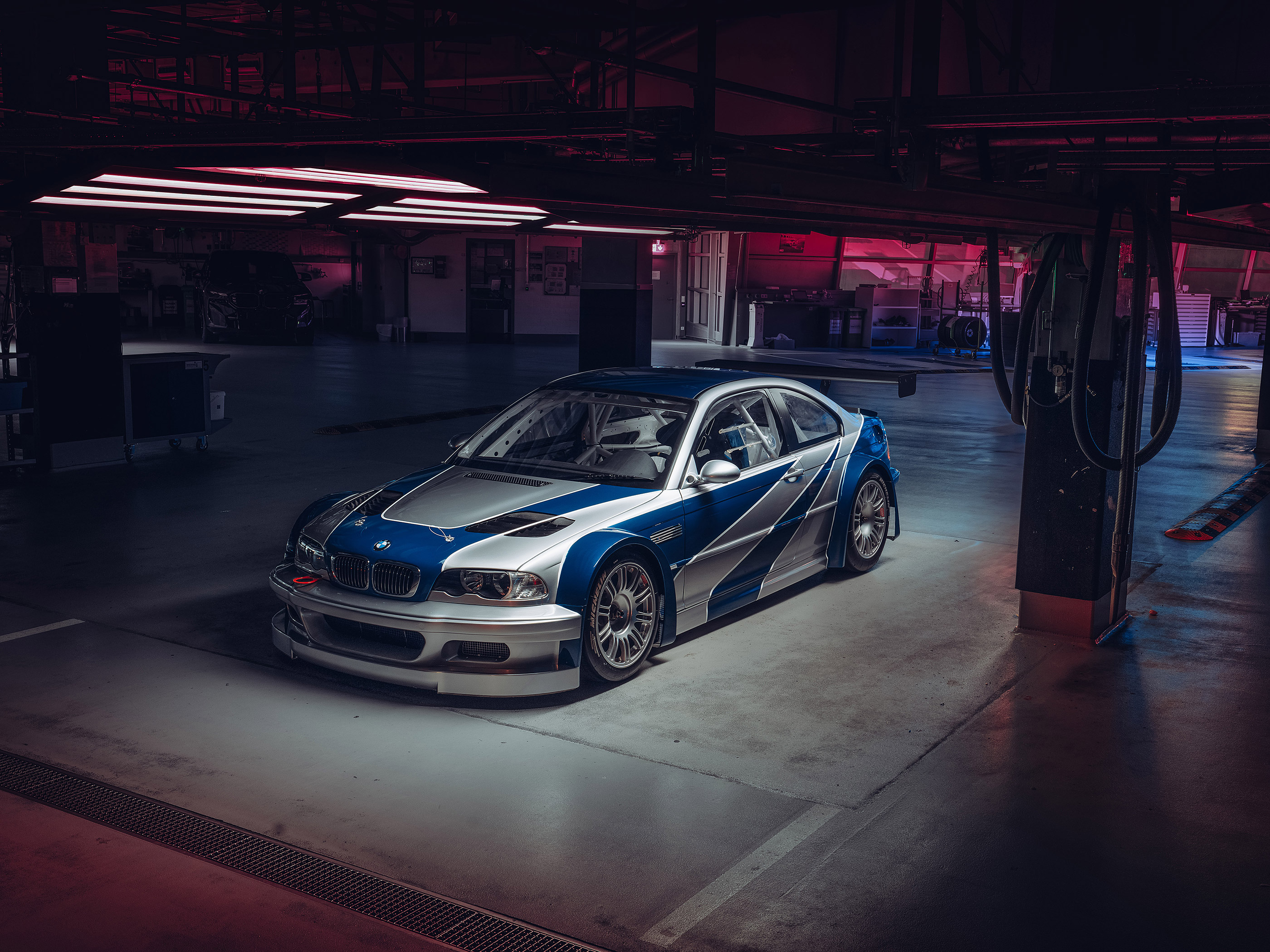 BMW M3 GTR racing