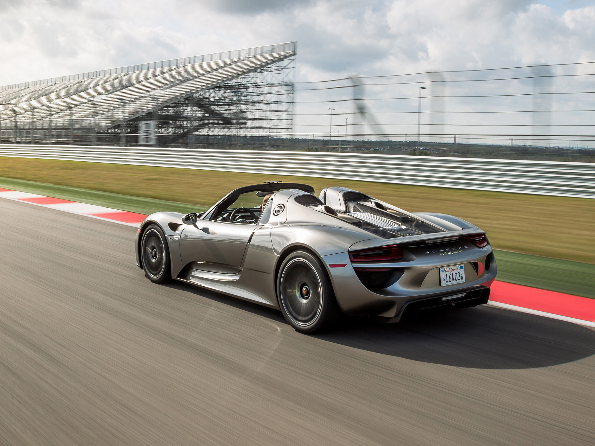 Porsche 918 interior