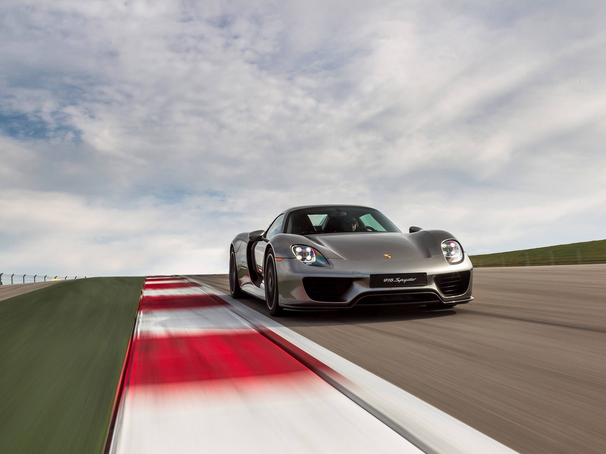 Porsche 918 rear view